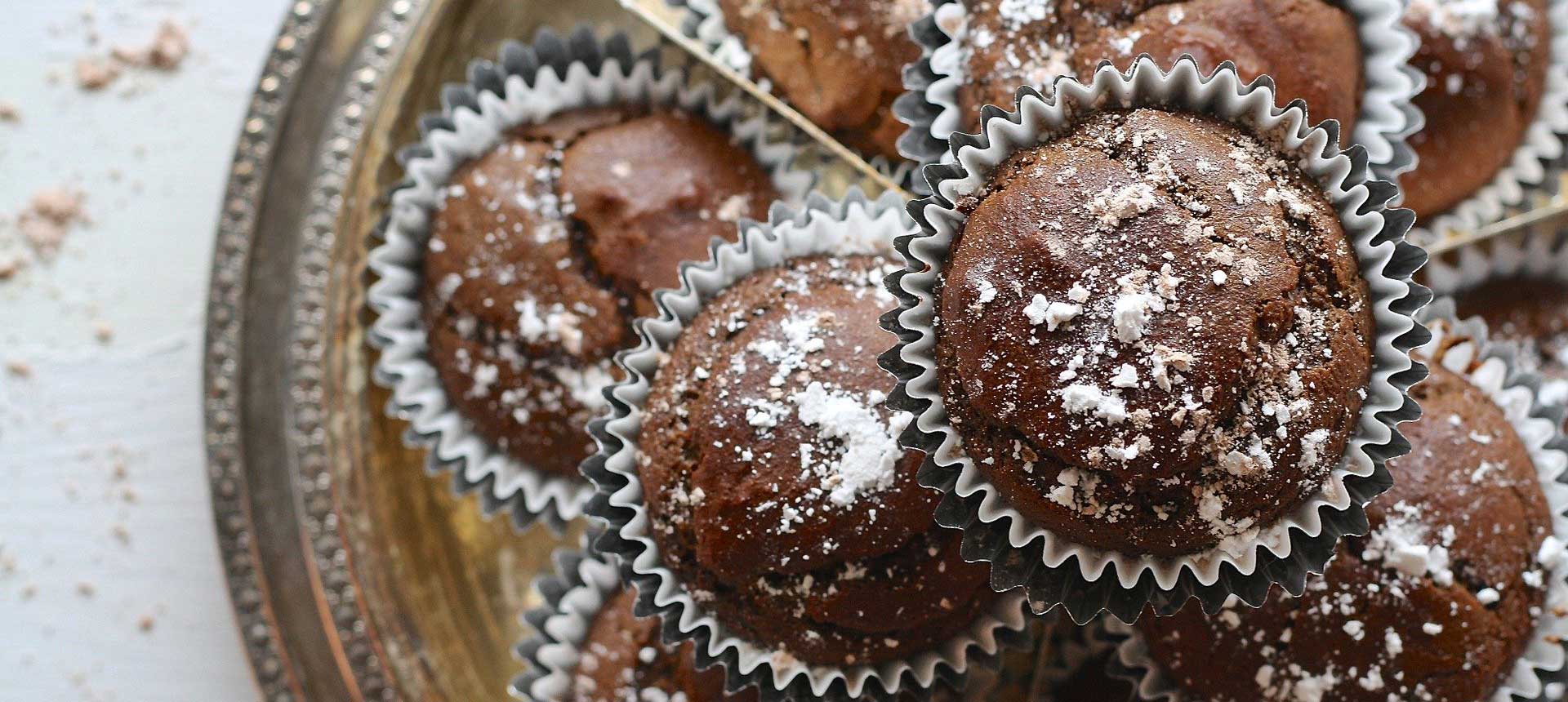 plain cupcakes plate